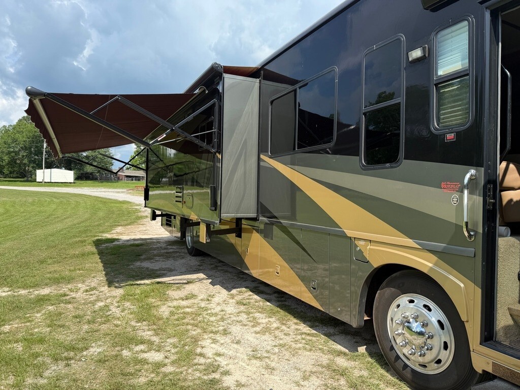 2009 Winnebago Journey Motorized Class A
