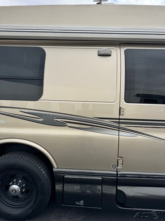 2010 Roadtrek 190 Versatile Motorized Class B