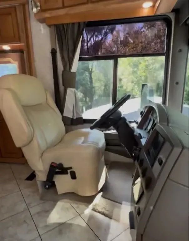 2010 Winnebago Journey Express Motorized Class A