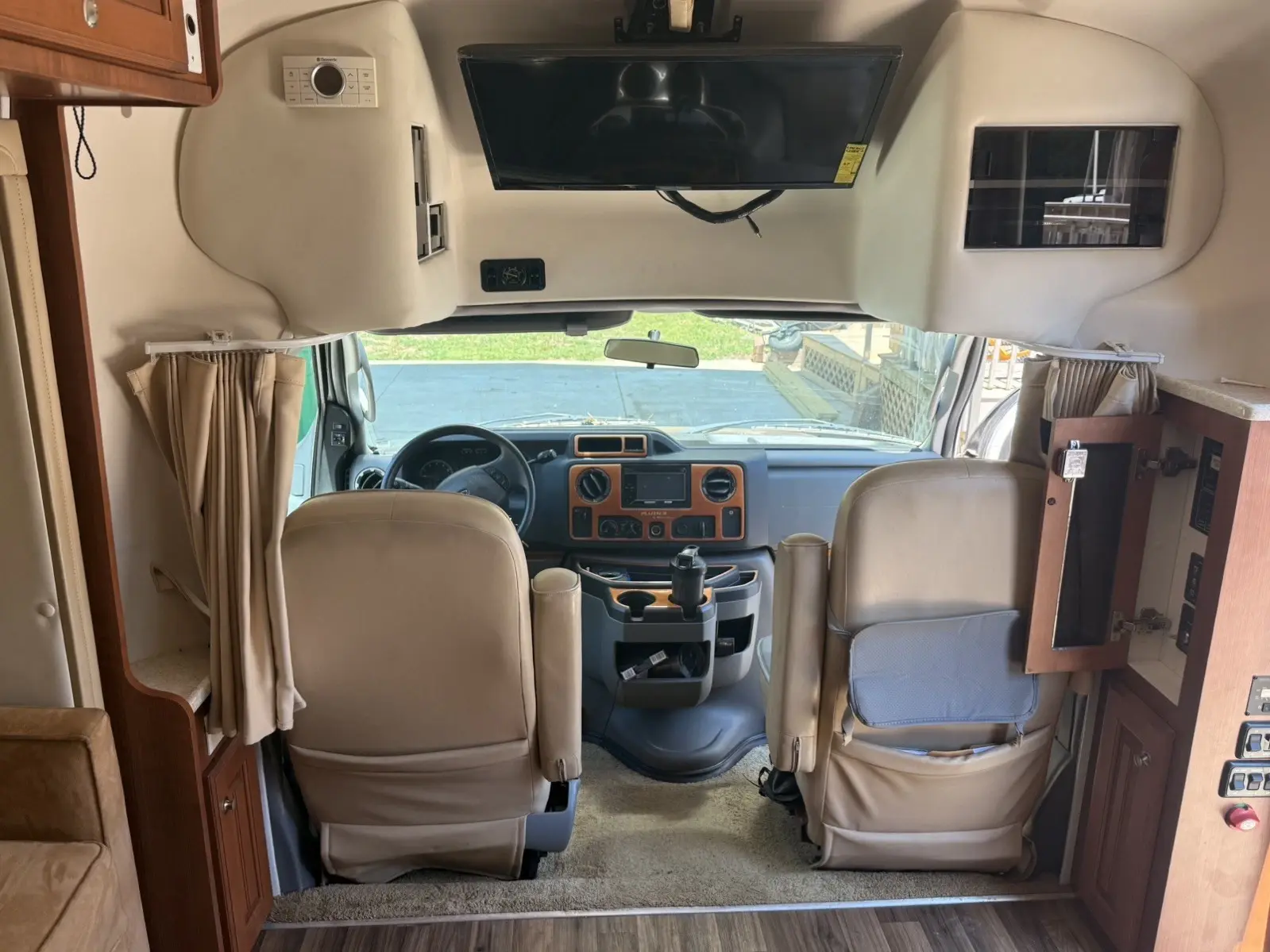 2011 Coach House Platinum 261 XL