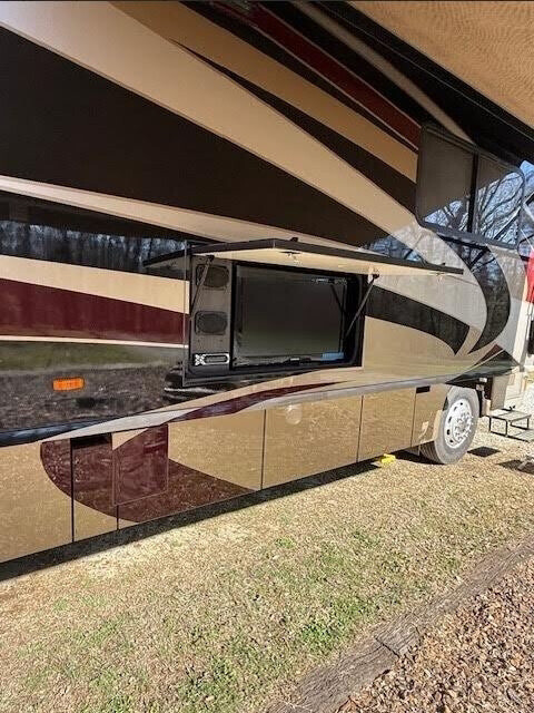 2011 Itasca Meridian Motorized Class A