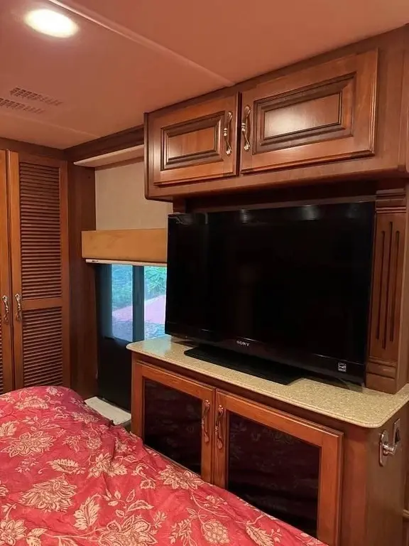 2012 Fleetwood Discovery Motorized Class A