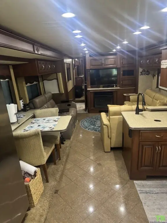 2013 Fleetwood Providence Motorized Class A