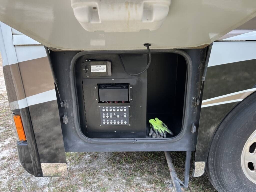 2013 Winnebago Tour Motorized Class A