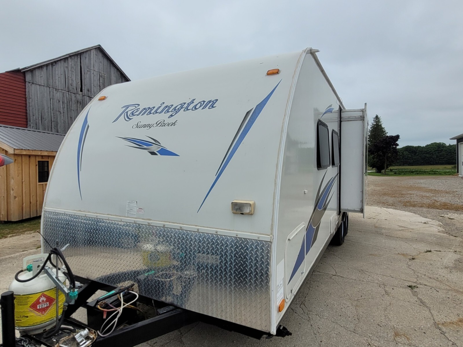 2013 Winnebego Remington SunnyBrook 2500FBS Travel Trailer