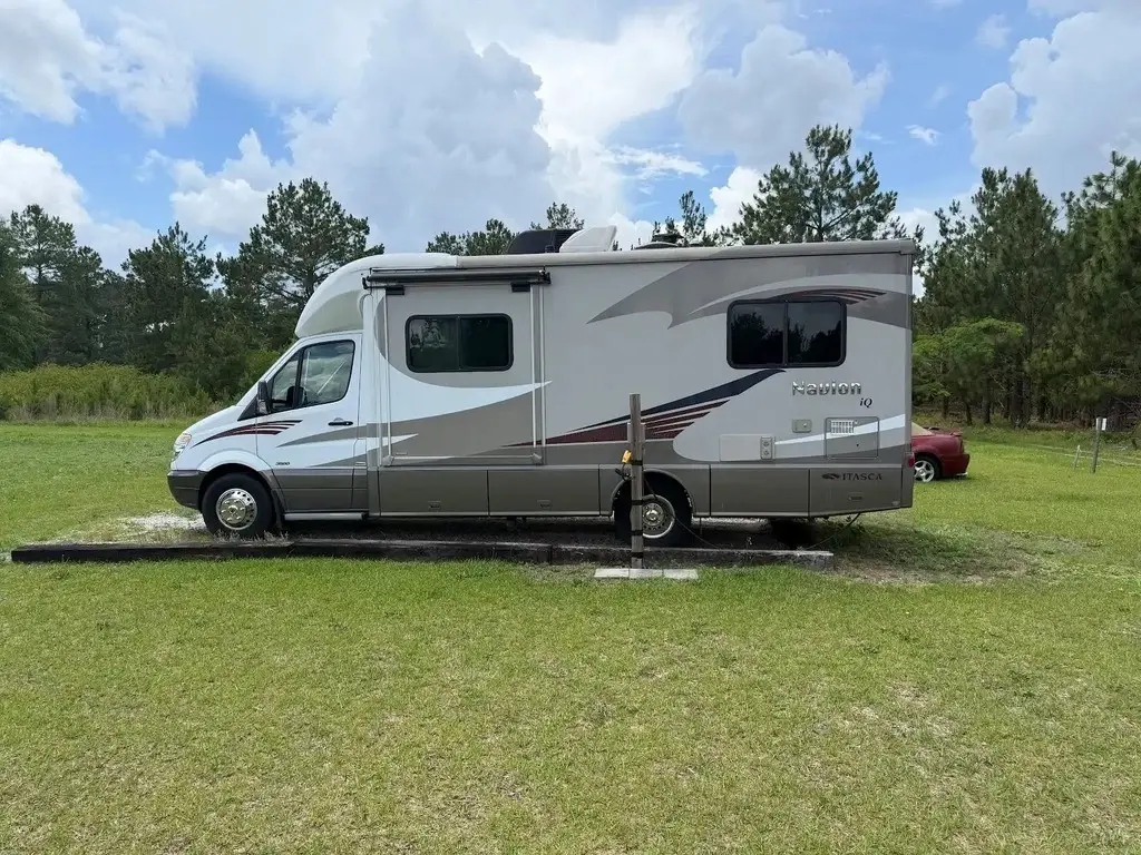 2014 Itasca Navion iQ Motorized Class C