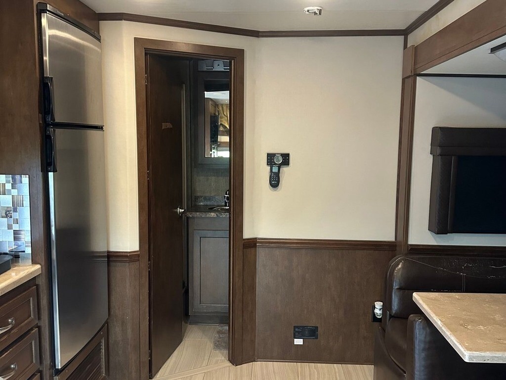 2016 Haulmark Edge Toterhome