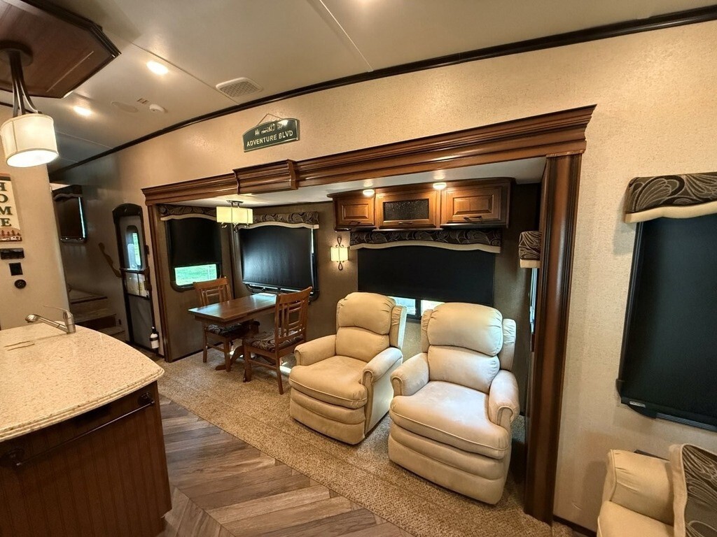 2016 Jayco North Point Fifth Wheel