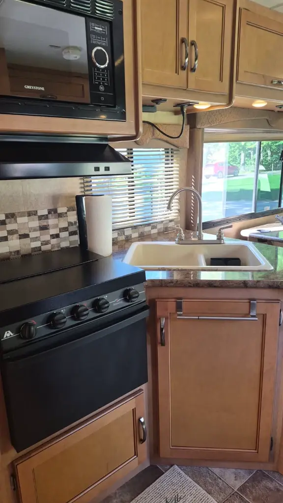 2016 Thor Motor Coach Freedom Elite Class C Motorhome