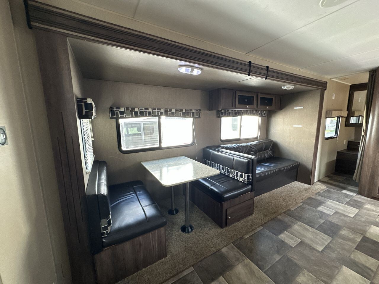 2017 Dutchmen COLEMAN LANTERN SERIES