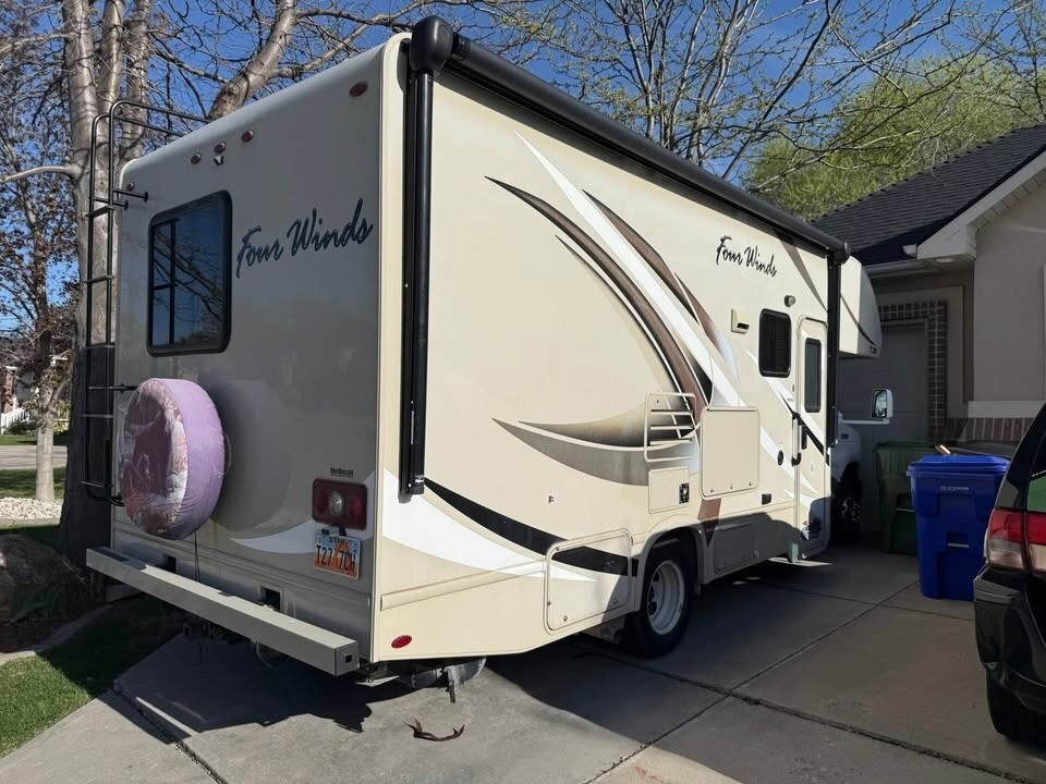 2017 Thor Motor Coach Four Winds Motorized Class C