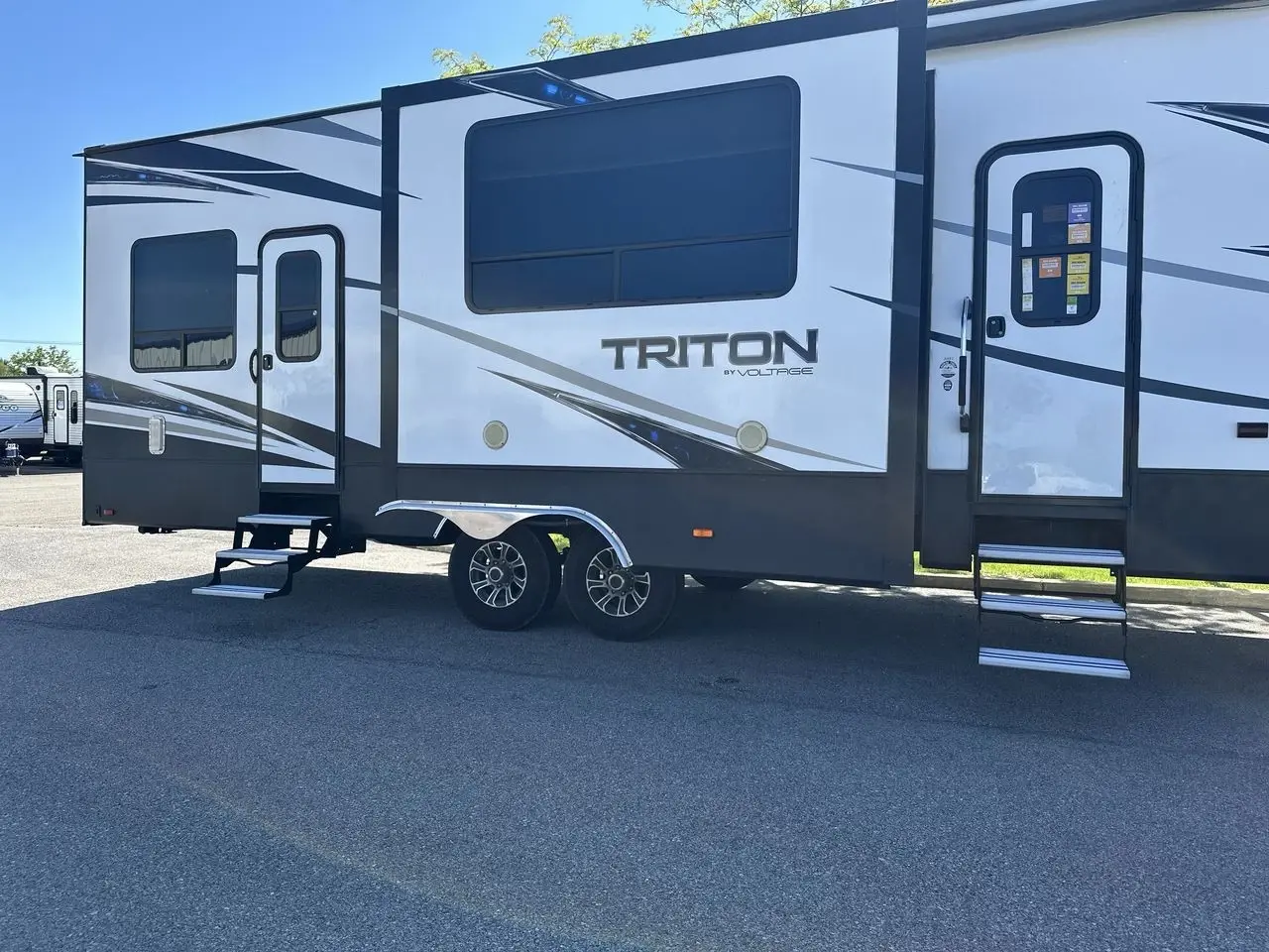 2018 Dutchmen Voltage Triton
