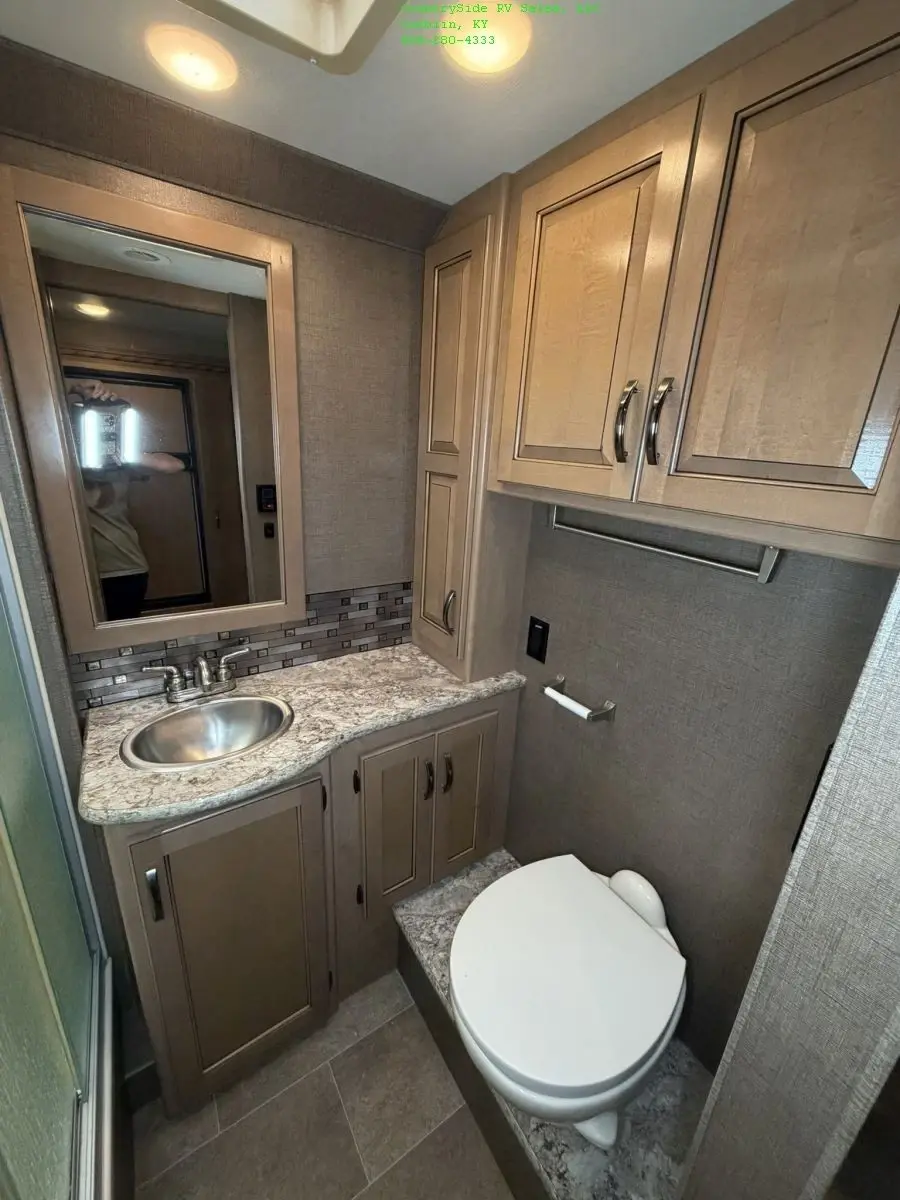 2018 Thor Chateau 31Y Class C