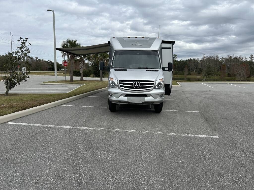 2019 Leisure Travel UNITY U24MB