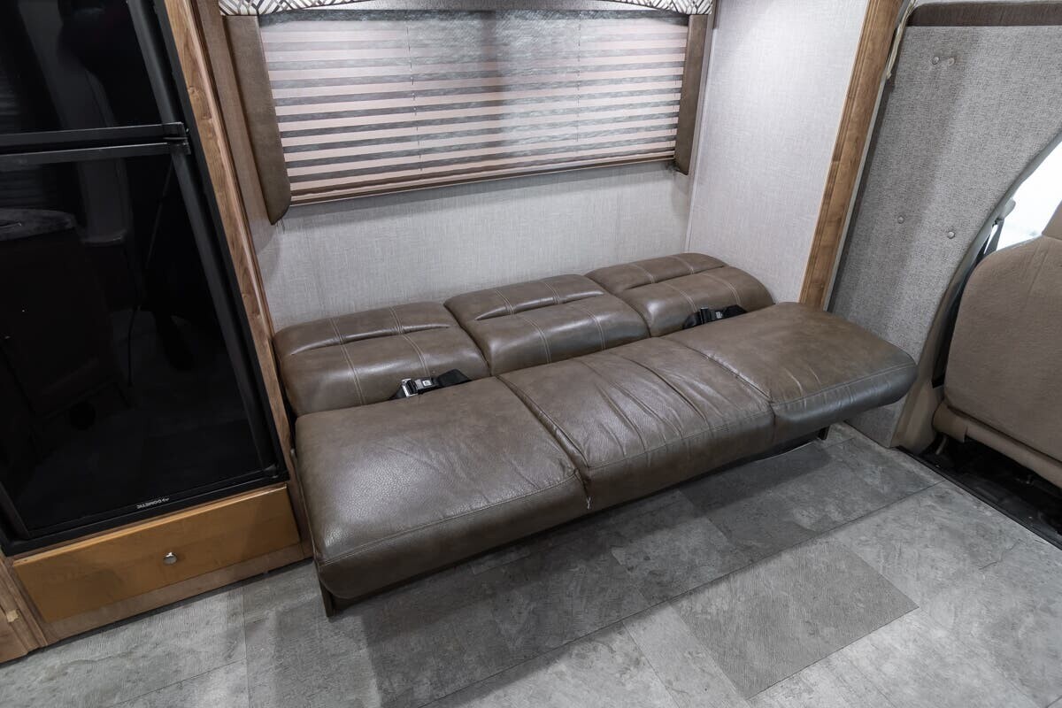 2020 Coachmen Leprechaun