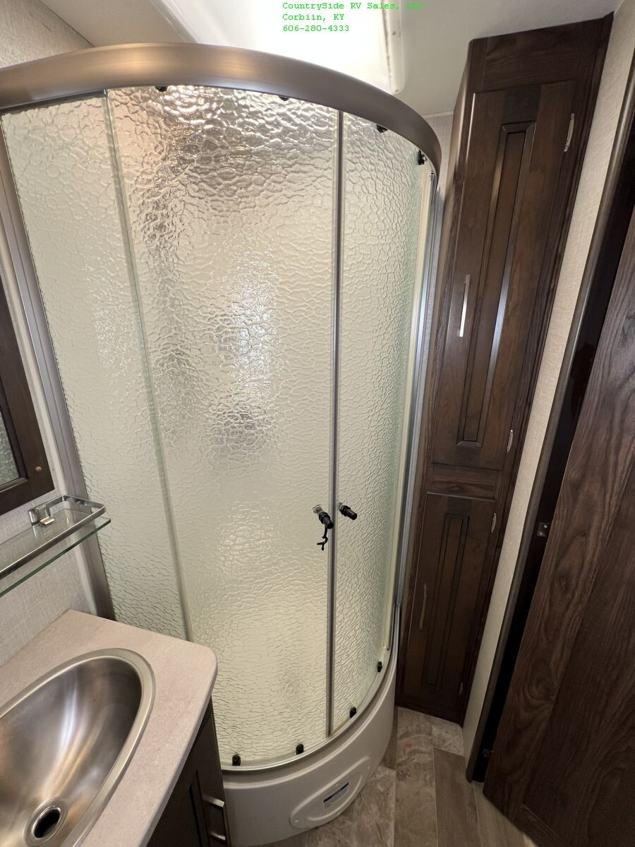 2020 Coachmen Mirada 32SS Motor Home