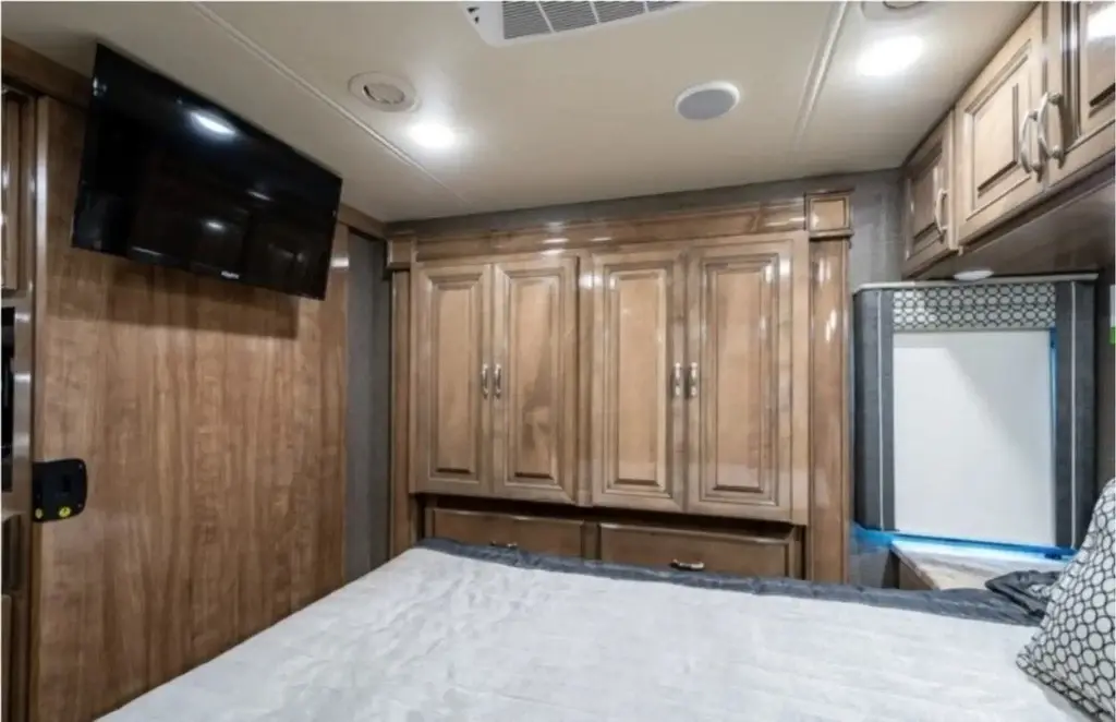 2020 Thor Motor Coach Palazzo Motorized Class A