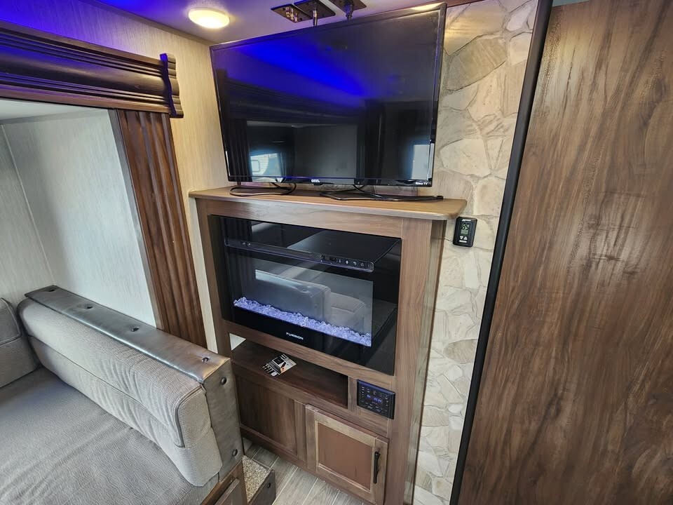 2021 Forest River Cherokee Grey Wolf 23MK Trailer