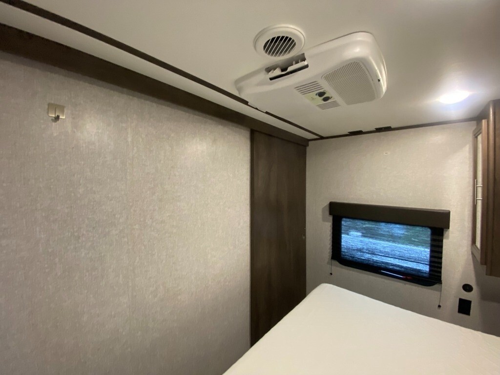 2021 Dutchmen Coleman Lantern Travel Trailer