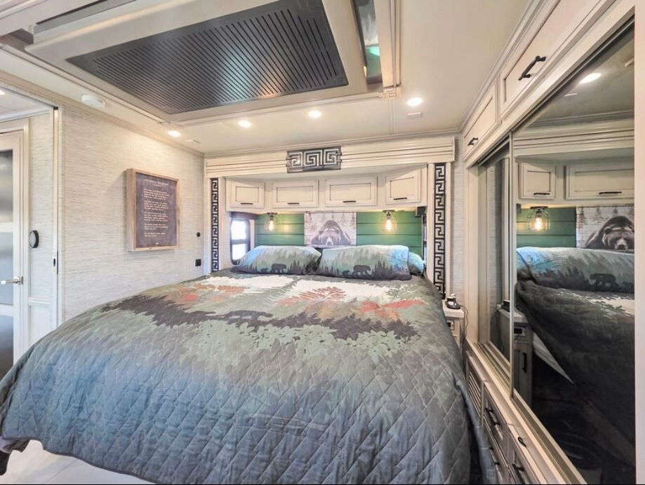 2021 Newmar Superstar Motorized Class C