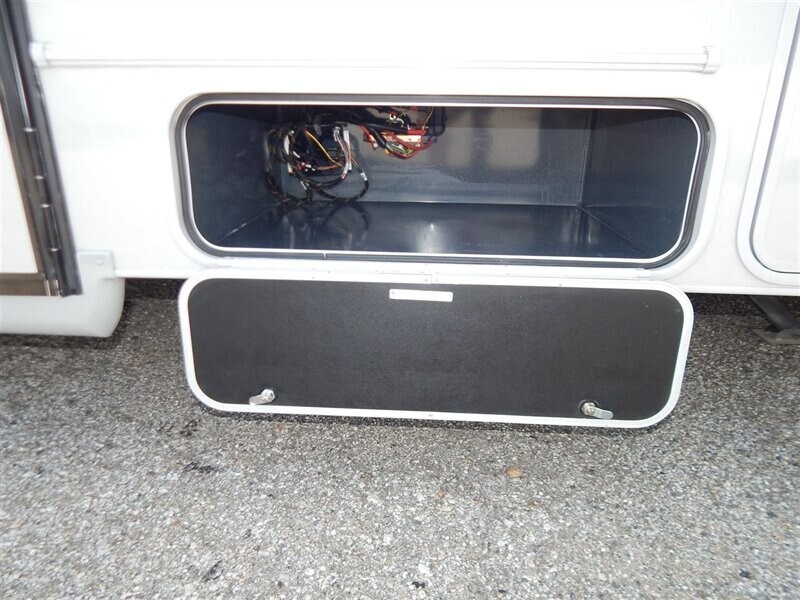 2022 White Coachmen Cross Trail