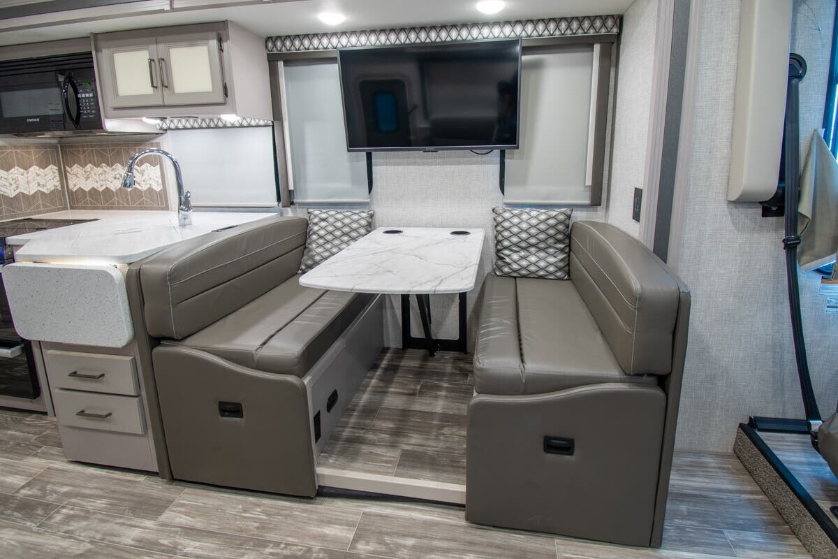 2022 Thor Motor Coach Hurricane