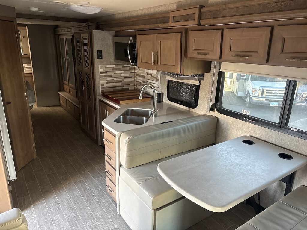 2022 Thor Motor Coach Omni