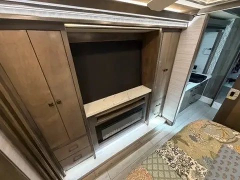 2022 Tiffin Motorhomes Zephyr Motorized Class A