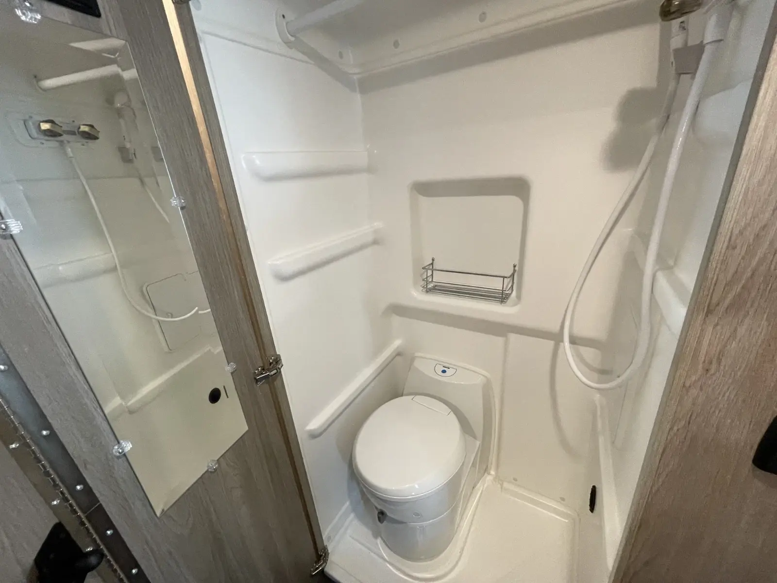 2022 Winnebago 59p