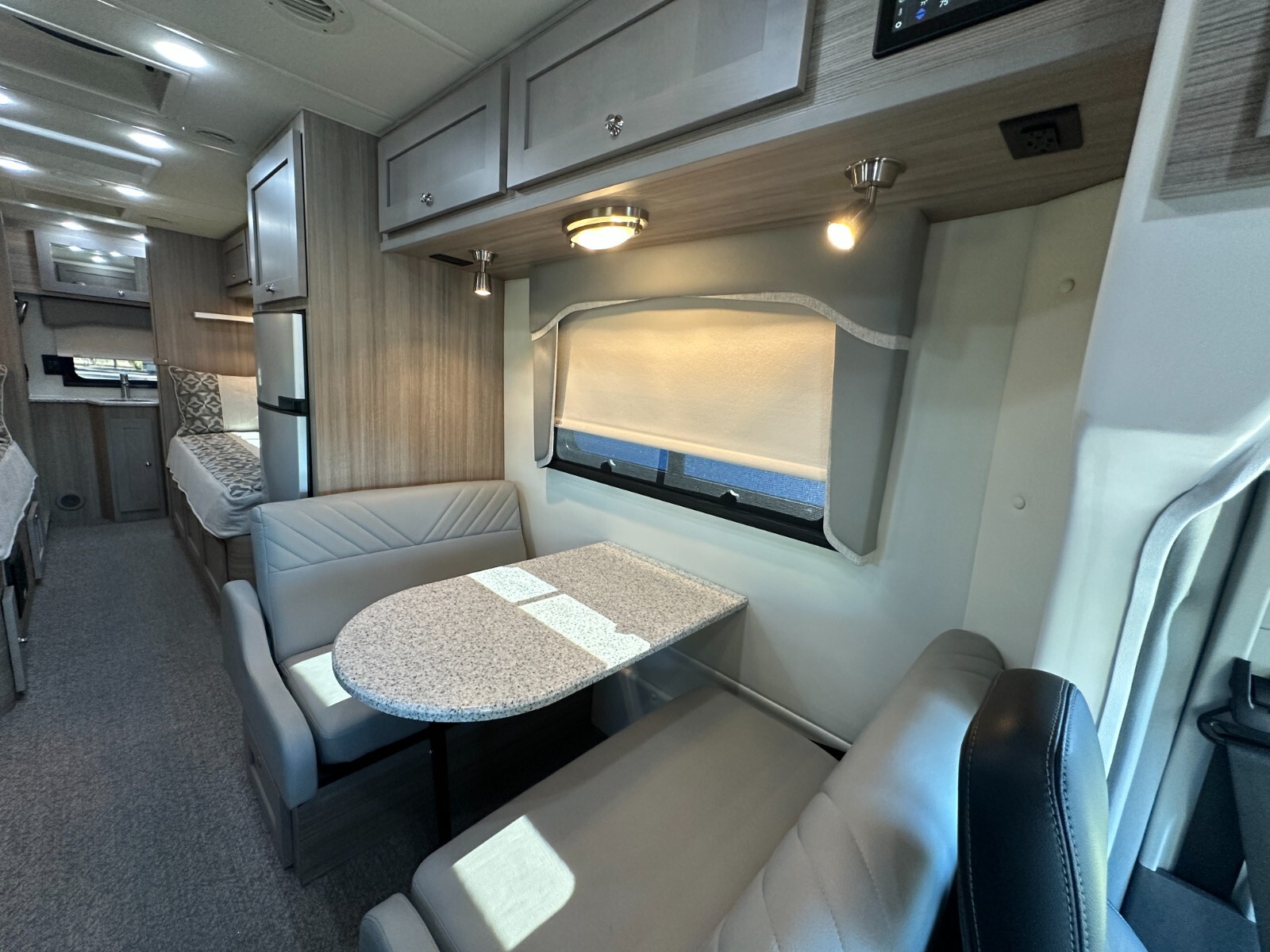 2023 Coach House Platinum III 250DT