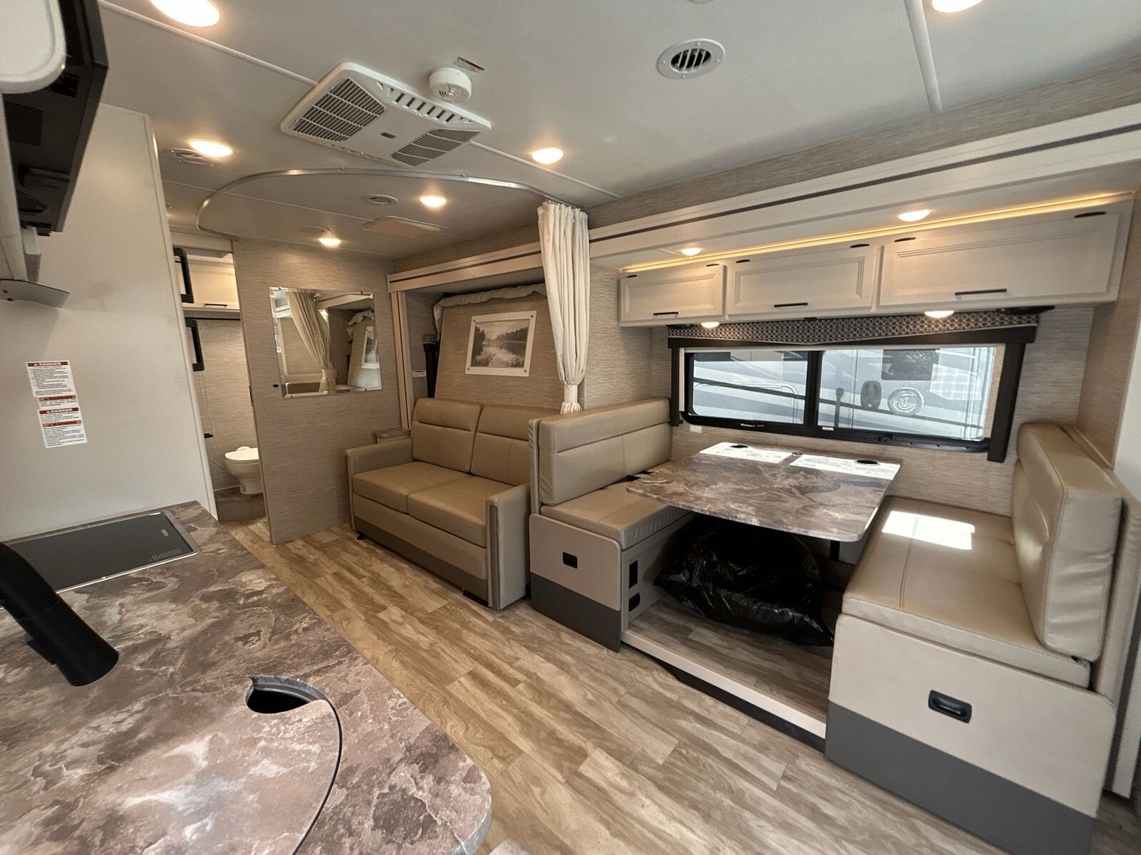 2023 Thor Motor Coach Axis