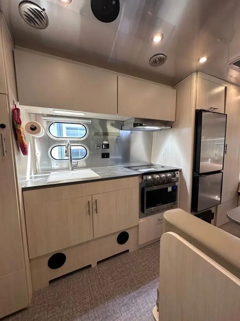 2024 Airstream Flying Cloud Travel Trailer
