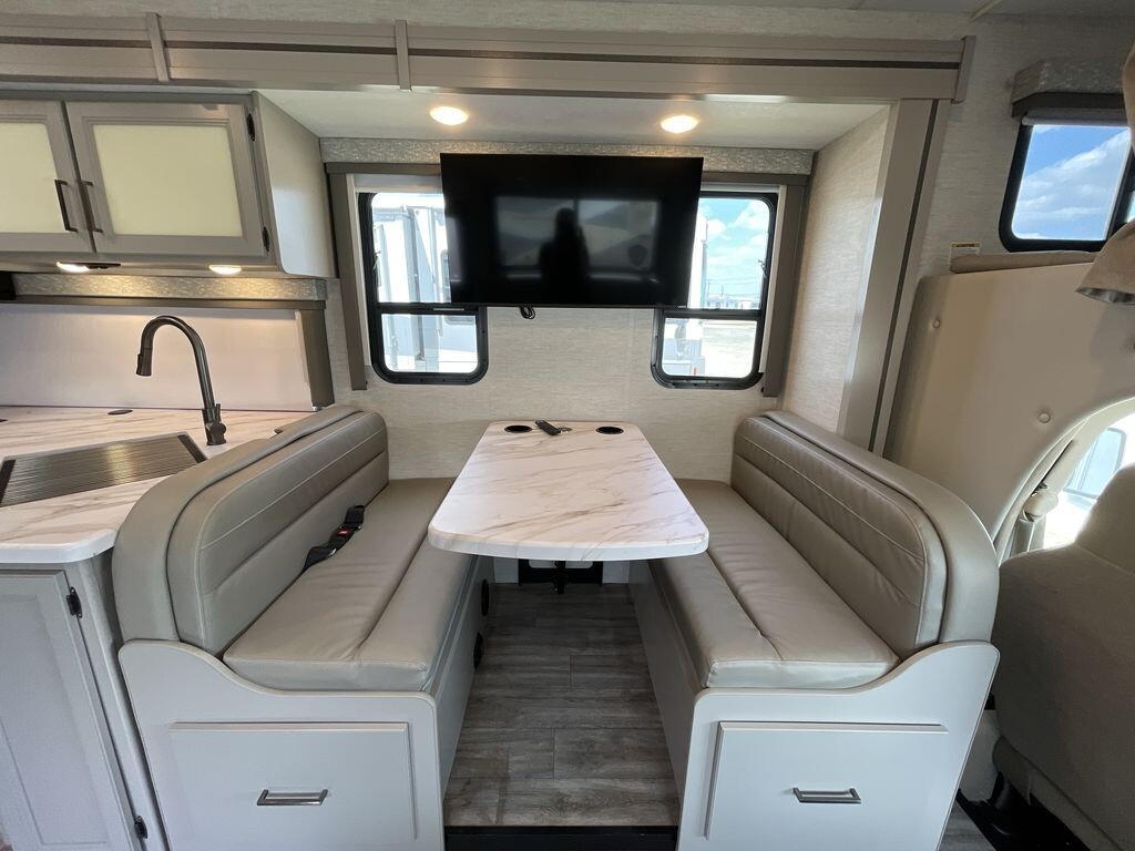 2025 Thor Motor Coach Four Winds