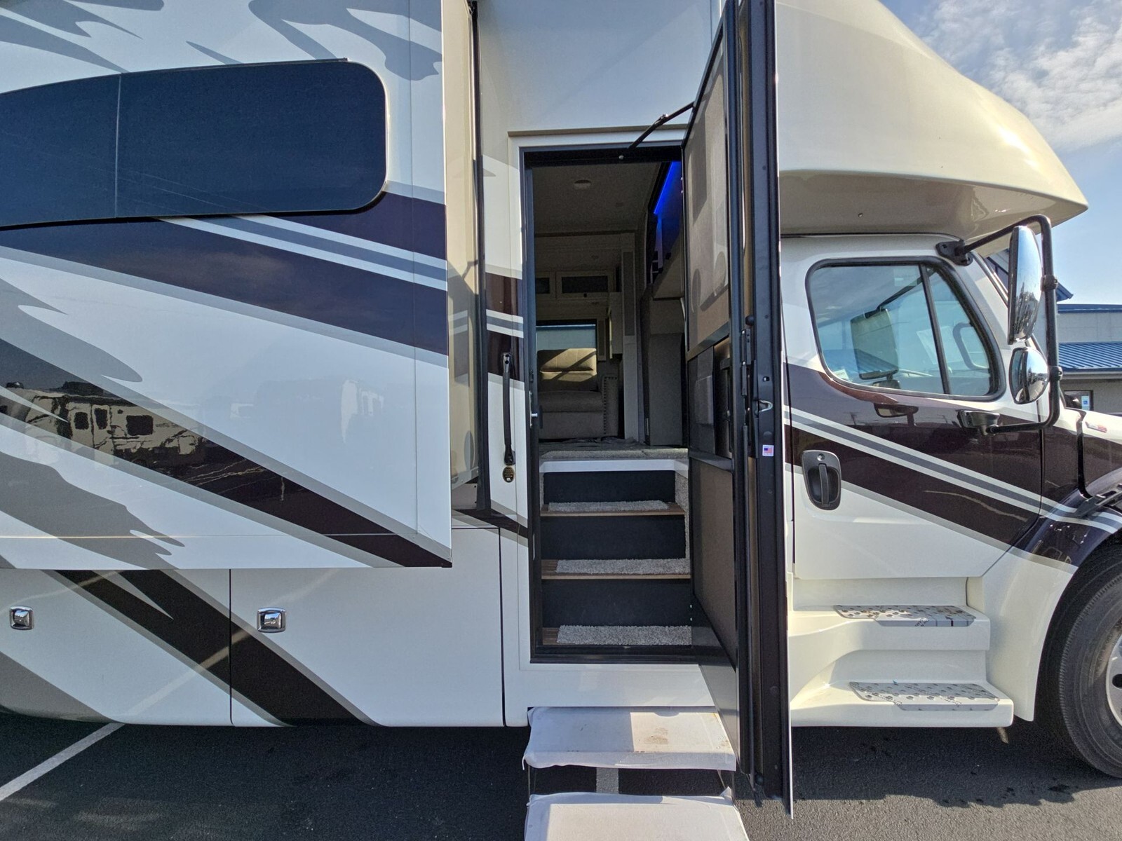 2025 Tiffin Motorhomes Allegro Bay