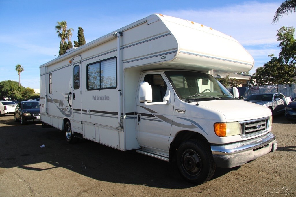 2004 Winnebago Minnie RV Motorized Class C