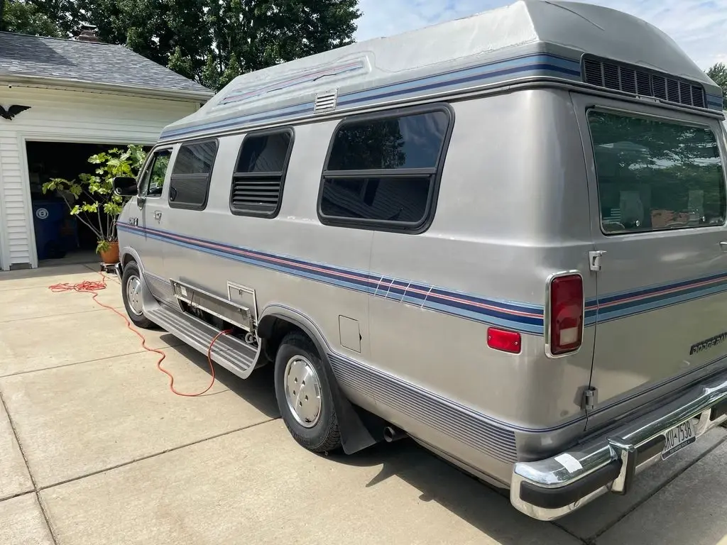 1989 Roadtrek Versatile 190 Class B Motorhome