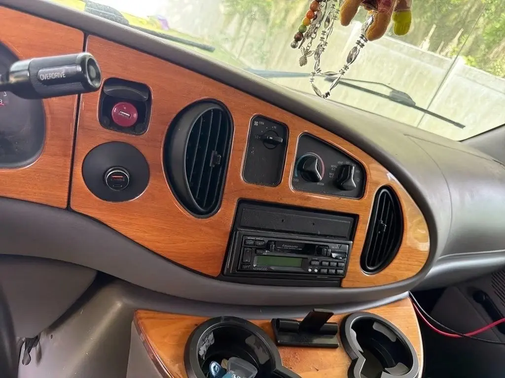 1999 Four Winds Chateau Motorized Class C