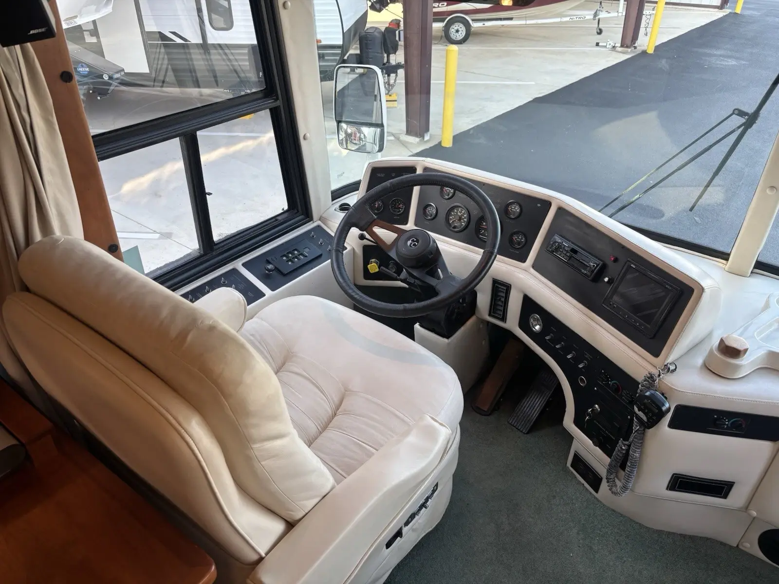 2000 Country Coach Galley sensation