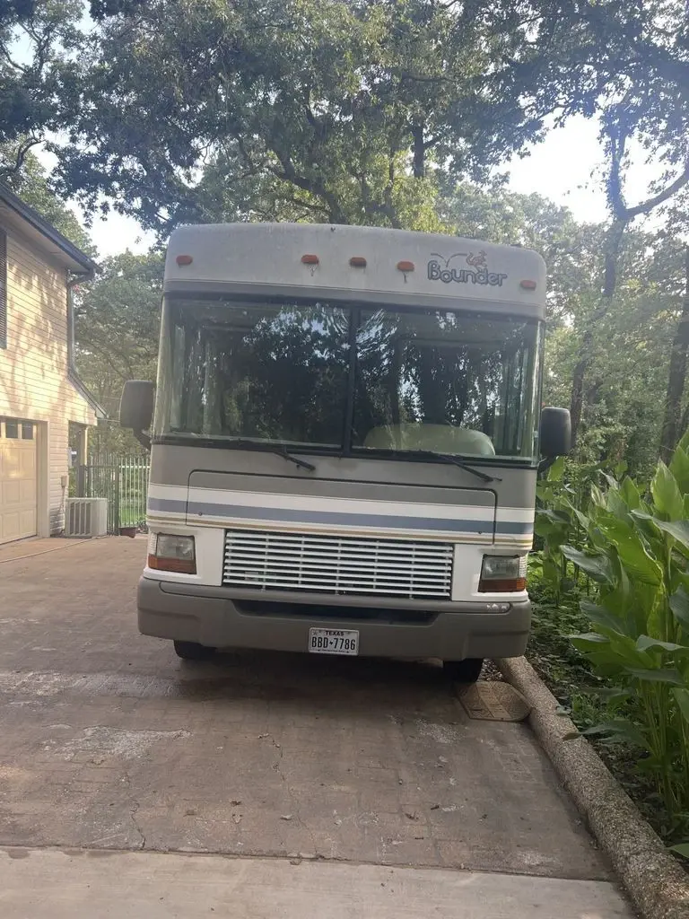2000 Fleetwood Bounder Class A Motorhome
