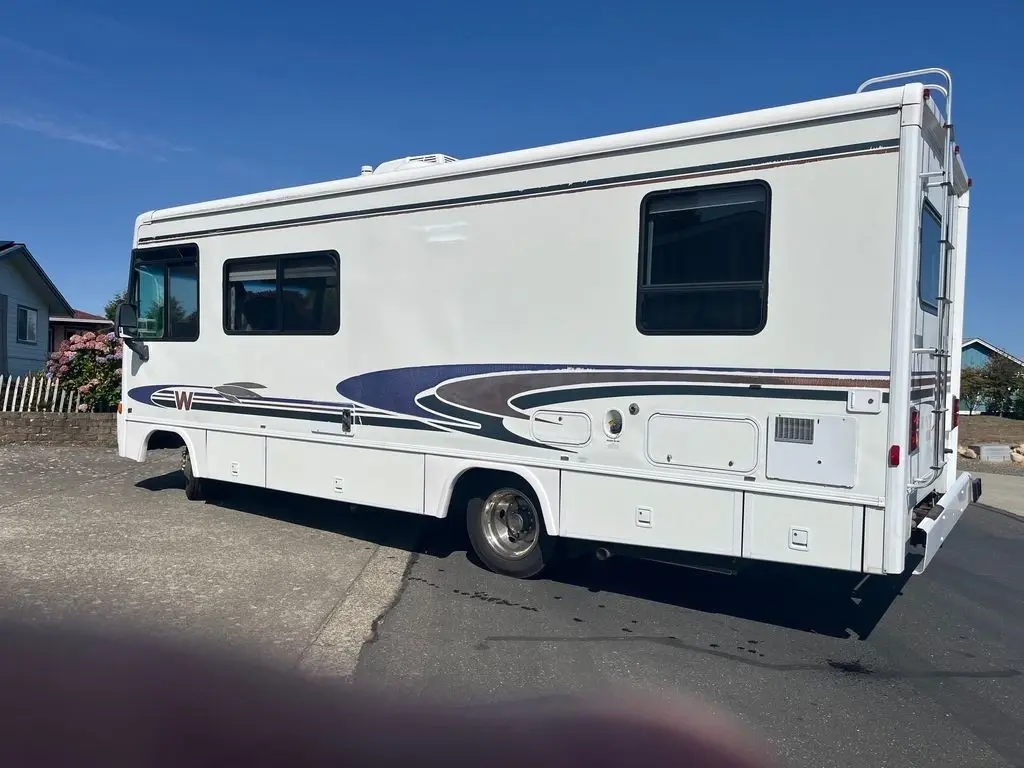2001 Winnebago Brave Class A Motorhome