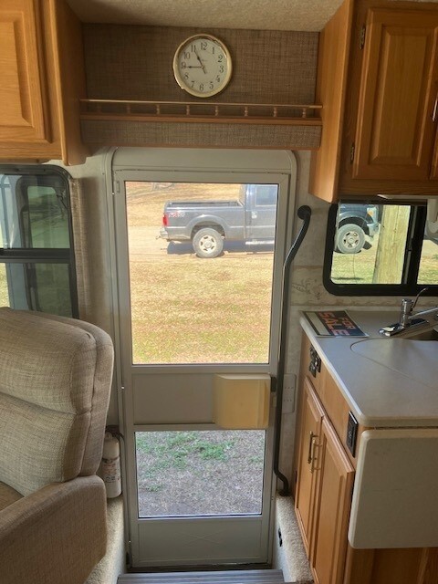 2004 Winnebago Adventurer Motorized Class A