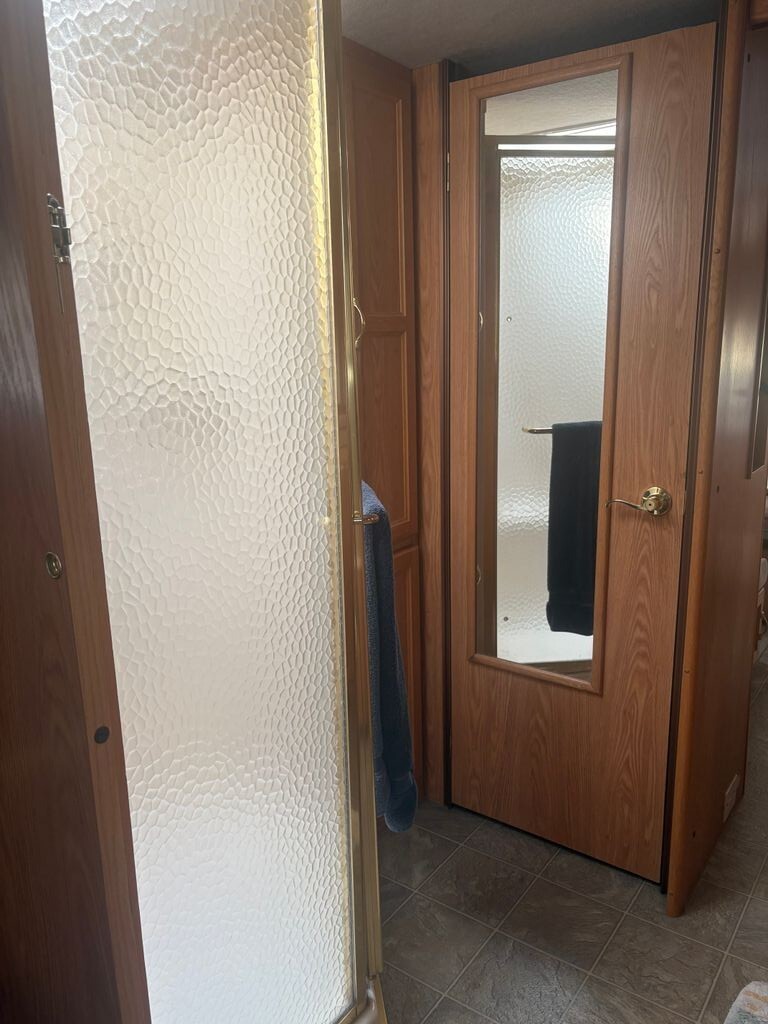 2005 National RV Sea Breeze Class A Motorhome