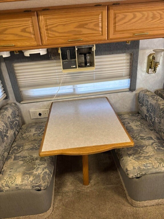 2005 Winnebago Adventurer Motorized Class A