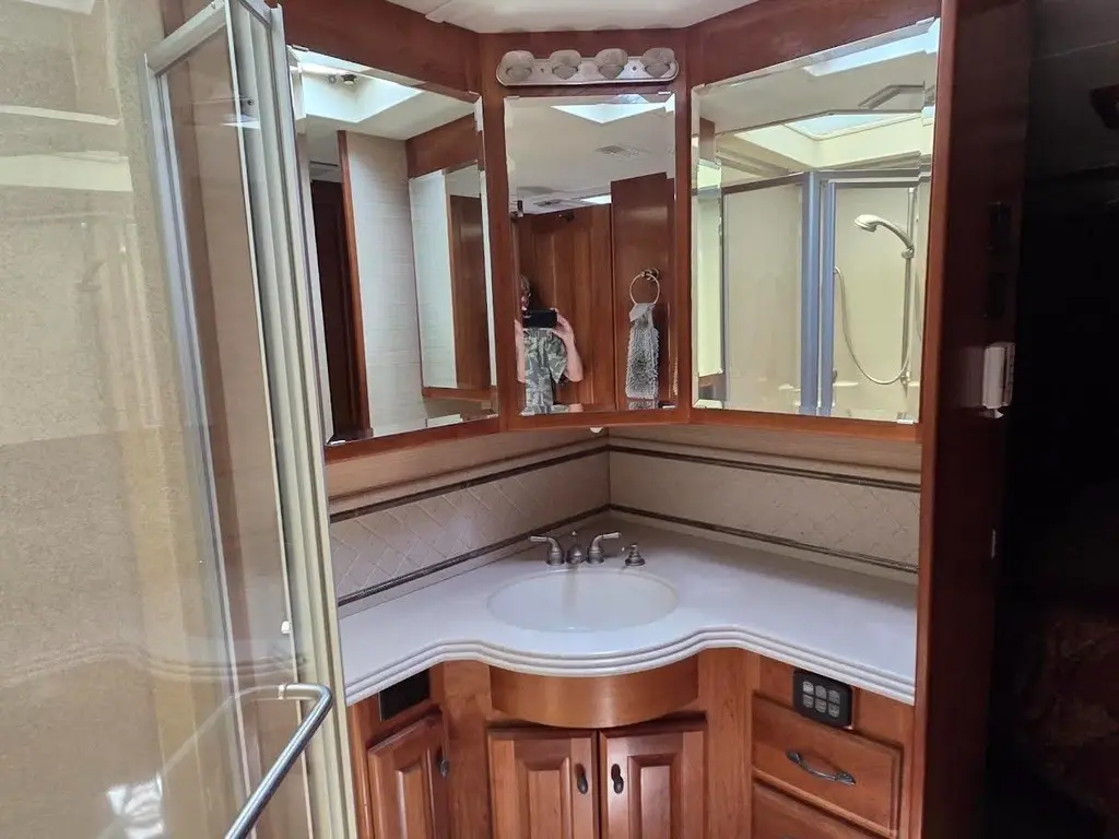 2006 Monaco Dynasty 42 Motorized Class A