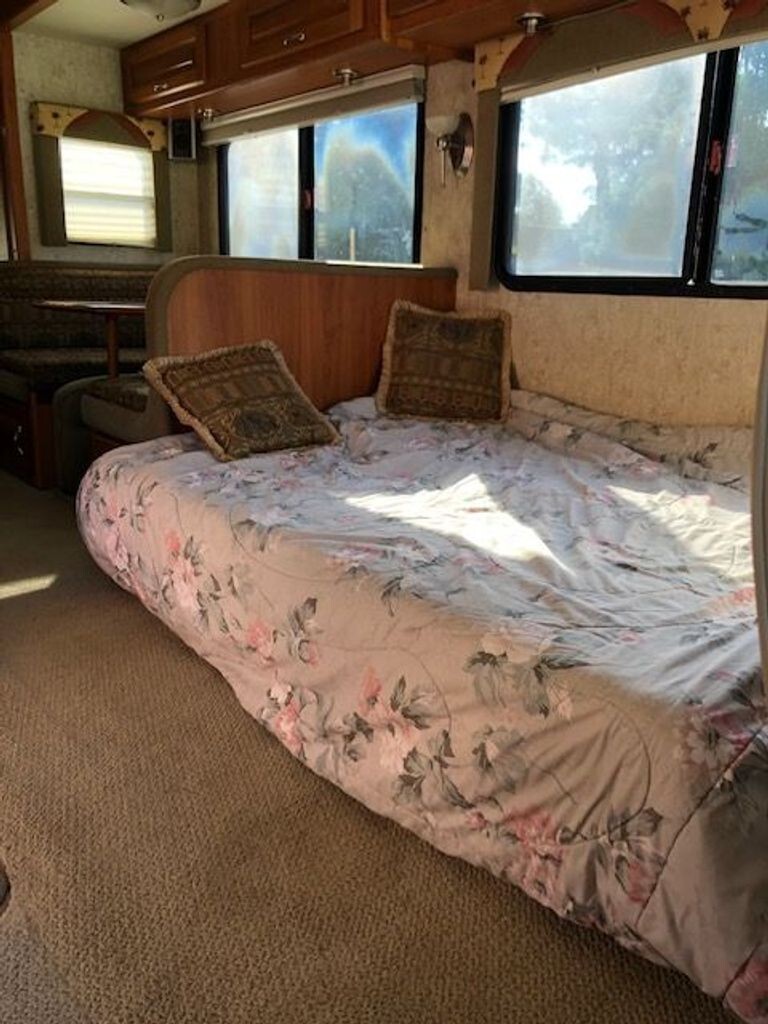 2006 National RV Dolphin Class A Motorhome