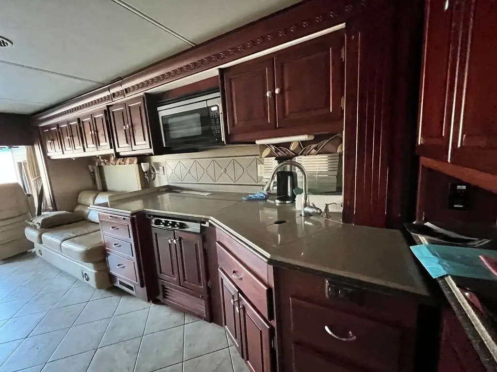 2007 Tiffin Motorhomes Phaeton Motorized Class A