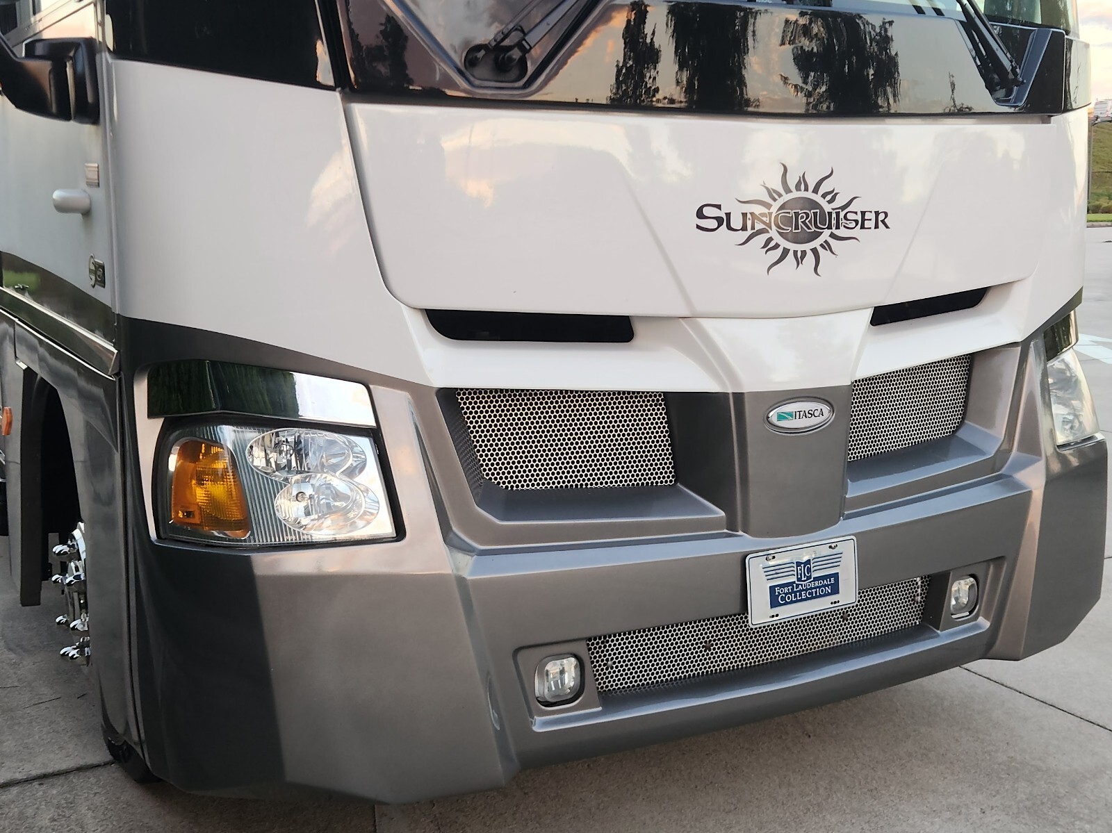 2007 Winnebago 35 A