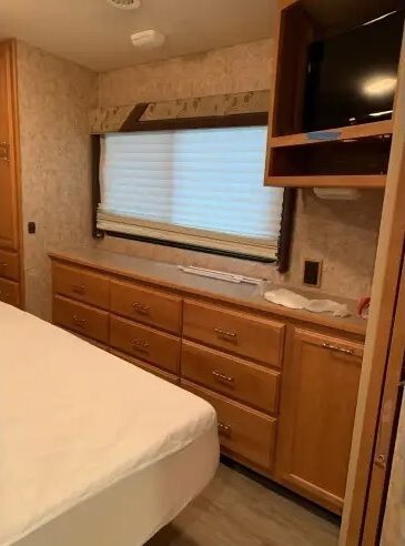 2007 Winnebago Voyage Motorized Class A