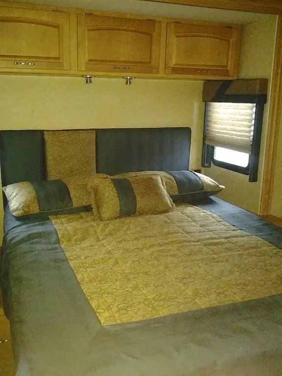 2008 Winnebago Voyage Motorized Class A