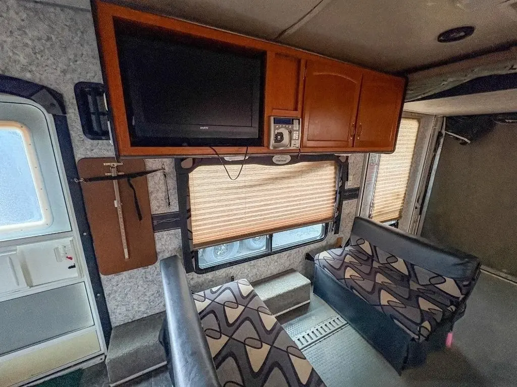 2009 WILDWOOD 27 FBSRV Toy Hauler - Travel Trailer